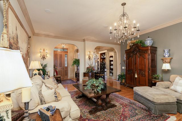 6184 S Riverbend Road, Springfield, MO 65810