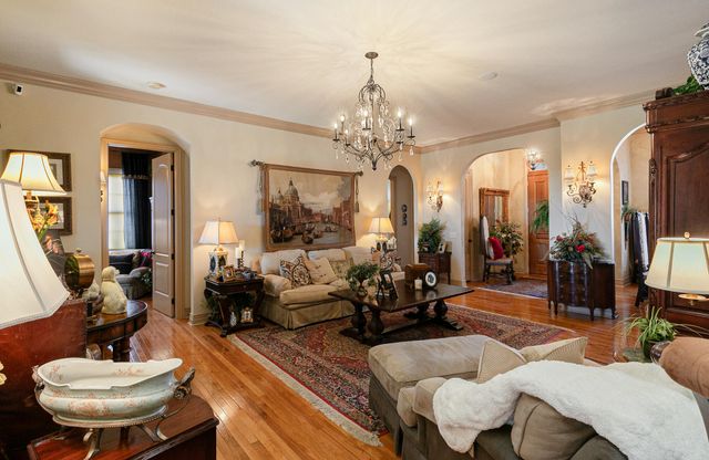 6184 S Riverbend Road, Springfield, MO 65810