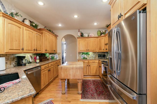 6184 S Riverbend Road, Springfield, MO 65810