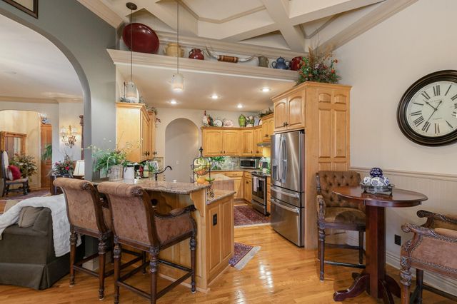 6184 S Riverbend Road, Springfield, MO 65810