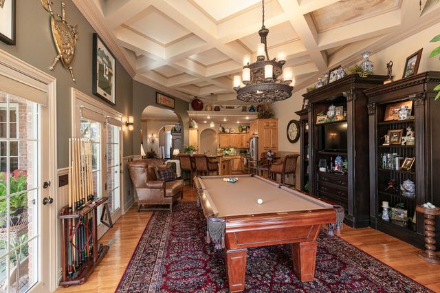 6184 S Riverbend Road, Springfield, MO 65810