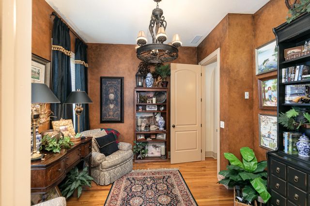 6184 S Riverbend Road, Springfield, MO 65810