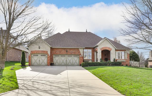 6184 S Riverbend Road, Springfield, MO 65810
