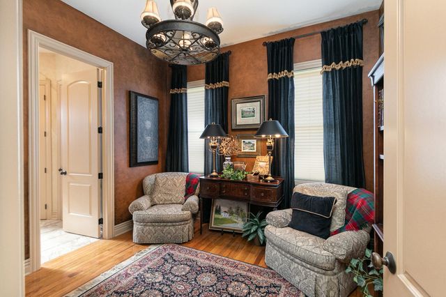 6184 S Riverbend Road, Springfield, MO 65810