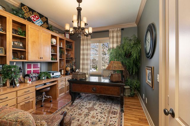 6184 S Riverbend Road, Springfield, MO 65810