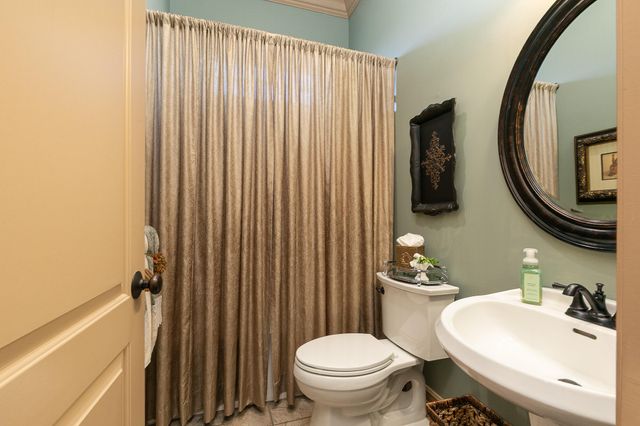 6184 S Riverbend Road, Springfield, MO 65810