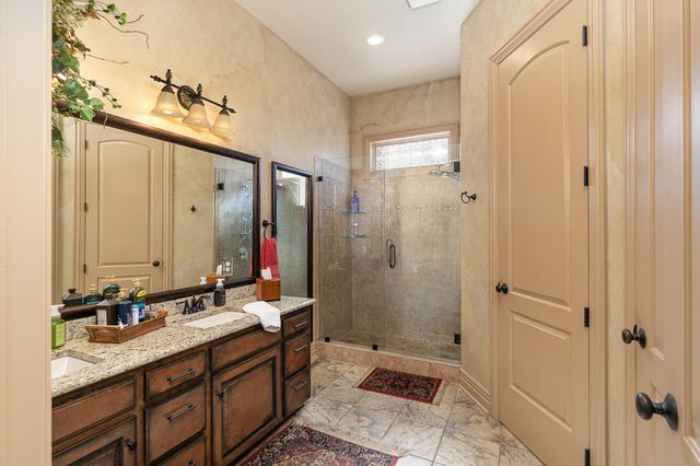 6184 S Riverbend Road, Springfield, MO 65810