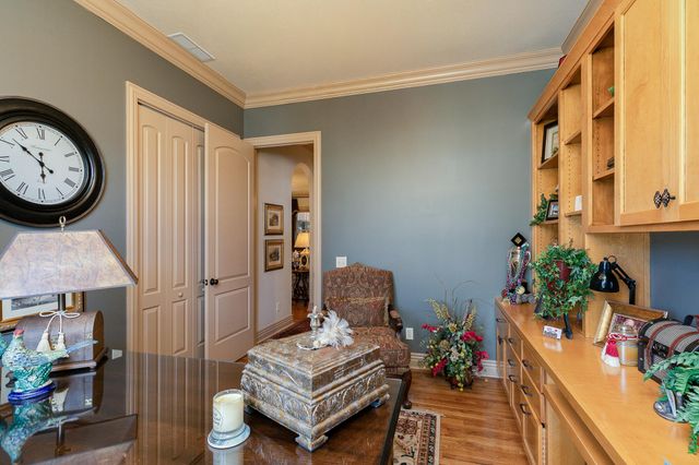 6184 S Riverbend Road, Springfield, MO 65810