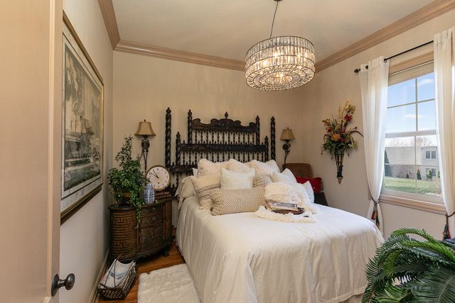 6184 S Riverbend Road, Springfield, MO 65810