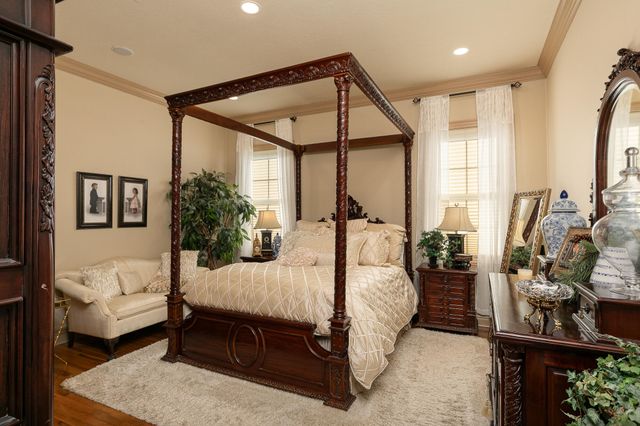 6184 S Riverbend Road, Springfield, MO 65810