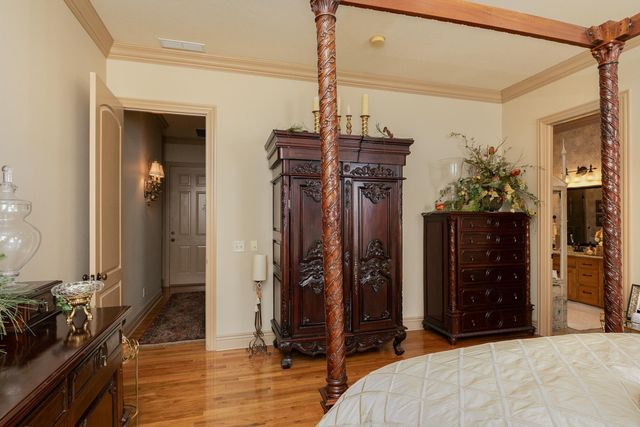 6184 S Riverbend Road, Springfield, MO 65810