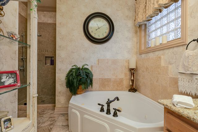 6184 S Riverbend Road, Springfield, MO 65810