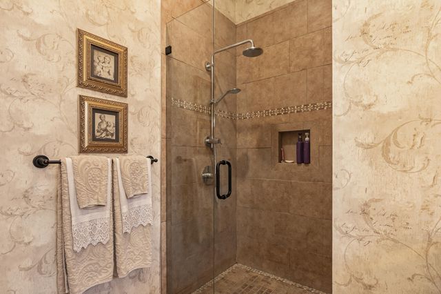 6184 S Riverbend Road, Springfield, MO 65810