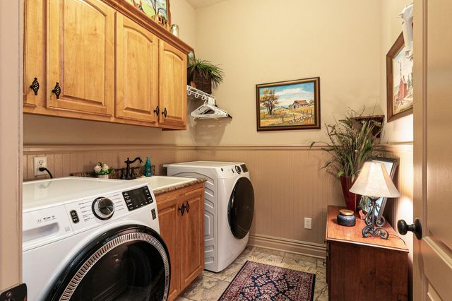 6184 S Riverbend Road, Springfield, MO 65810