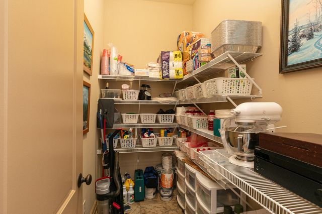 6184 S Riverbend Road, Springfield, MO 65810