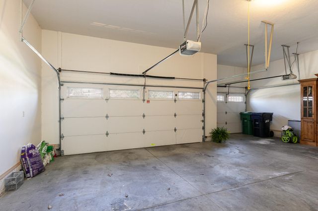 6184 S Riverbend Road, Springfield, MO 65810