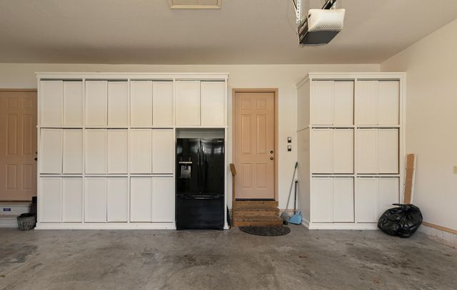 6184 S Riverbend Road, Springfield, MO 65810