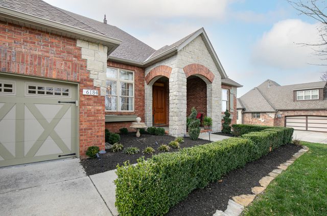 6184 S Riverbend Road, Springfield, MO 65810
