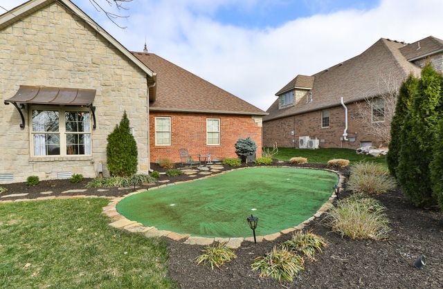 6184 S Riverbend Road, Springfield, MO 65810