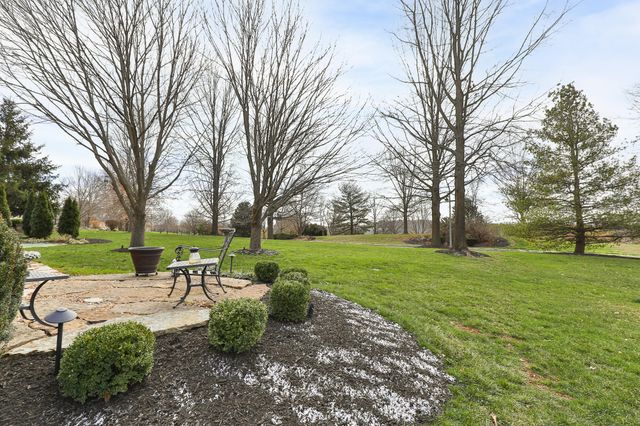 6184 S Riverbend Road, Springfield, MO 65810