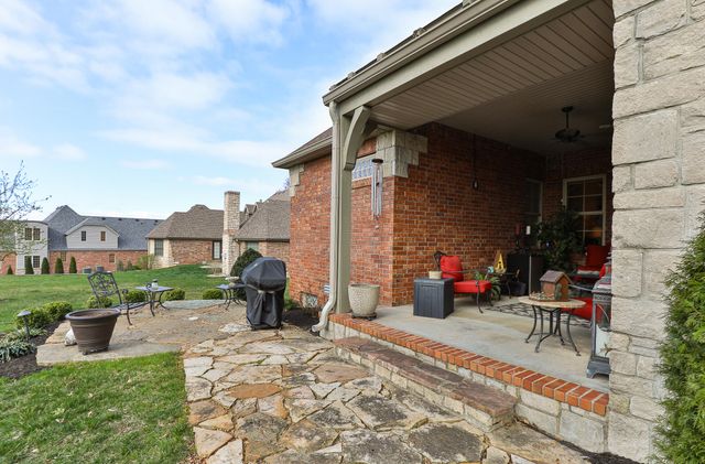 6184 S Riverbend Road, Springfield, MO 65810