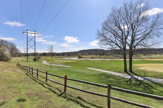 6184 S Riverbend Road, Springfield, MO 65810