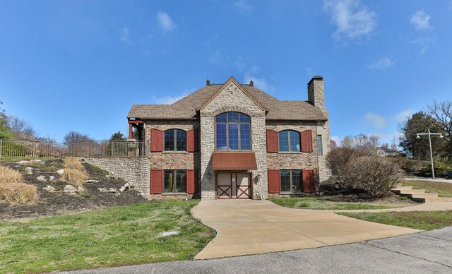 6184 S Riverbend Road, Springfield, MO 65810