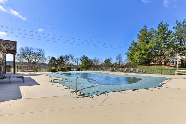 6184 S Riverbend Road, Springfield, MO 65810