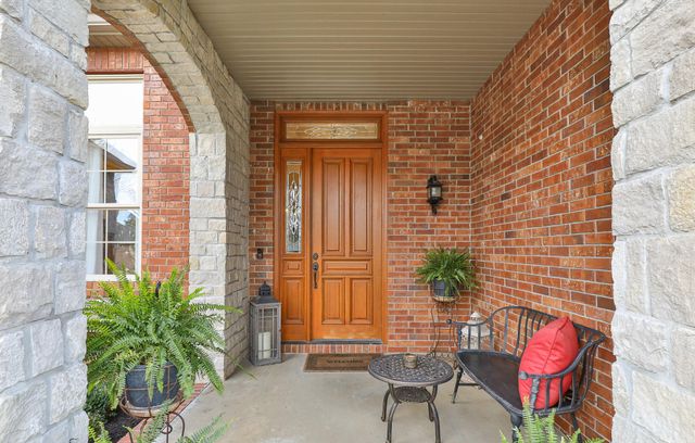 6184 S Riverbend Road, Springfield, MO 65810