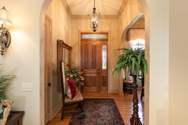 6184 S Riverbend Road, Springfield, MO 65810