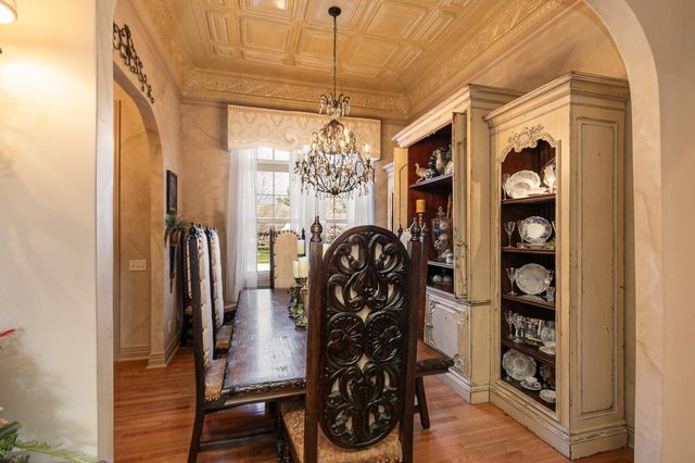 6184 S Riverbend Road, Springfield, MO 65810