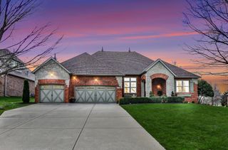 6184 S Riverbend Road, Springfield, MO 65810