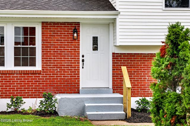 5501 Fran Ct, Louisville, KY 40291