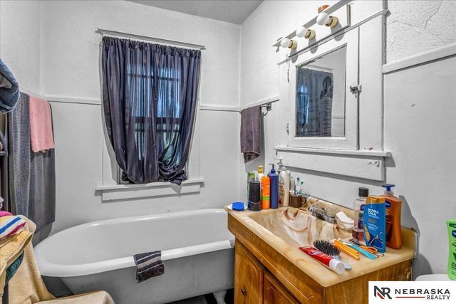 2864 Bristol Street, Omaha, NE 68111