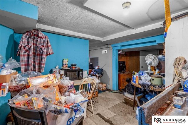 2864 Bristol Street, Omaha, NE 68111
