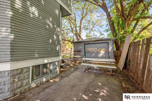 2864 Bristol Street, Omaha, NE 68111