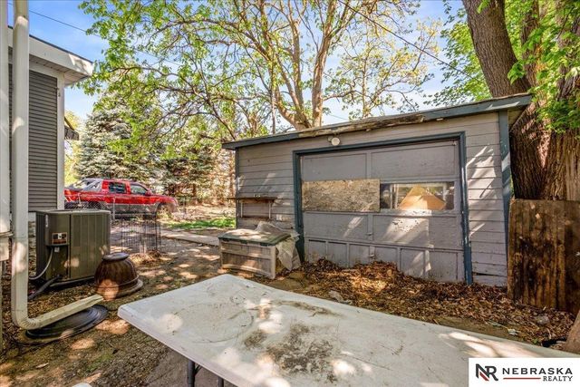 2864 Bristol Street, Omaha, NE 68111
