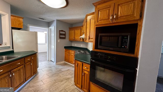 144 Live Oak Lane, Claxton, GA 30417