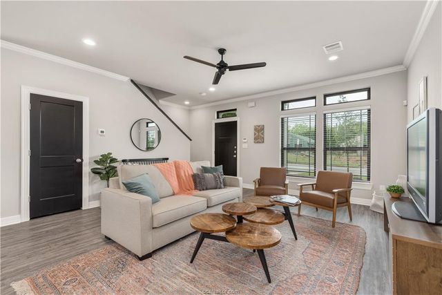 405 Aurora Court, College Station, TX 77840