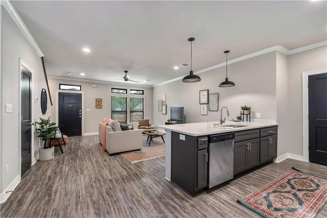 405 Aurora Court, College Station, TX 77840