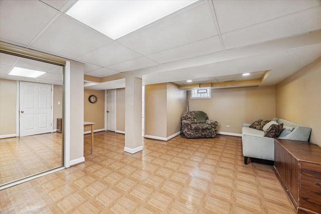 10031 S Homan Avenue, Evergreen Park, IL 60805