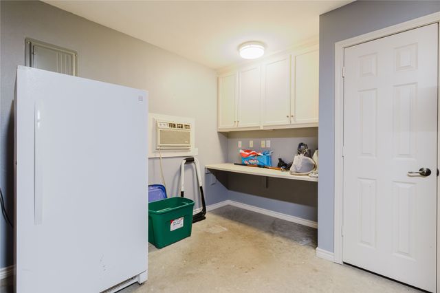 1003 E Burnett Street, Ennis, TX 75119