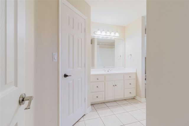 1003 E Burnett Street, Ennis, TX 75119