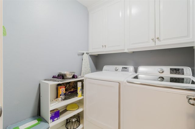 1003 E Burnett Street, Ennis, TX 75119