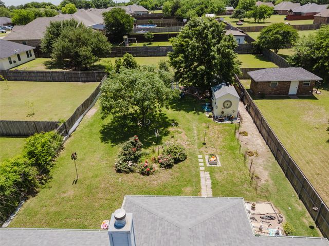 1003 E Burnett Street, Ennis, TX 75119