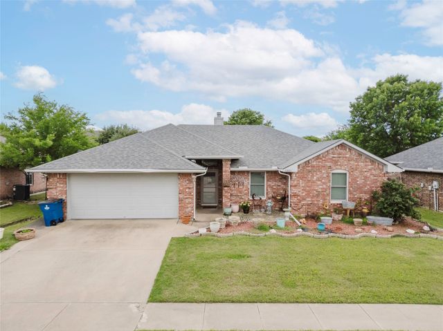 1003 E Burnett Street, Ennis, TX 75119