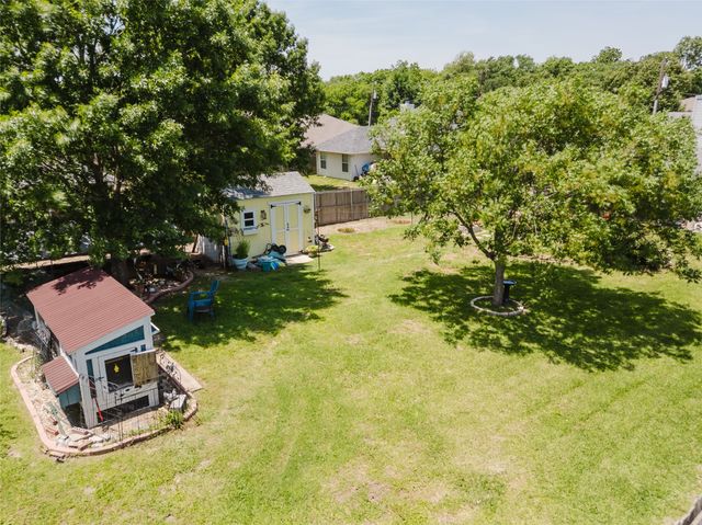 1003 E Burnett Street, Ennis, TX 75119