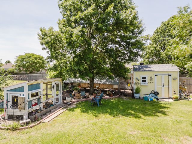 1003 E Burnett Street, Ennis, TX 75119
