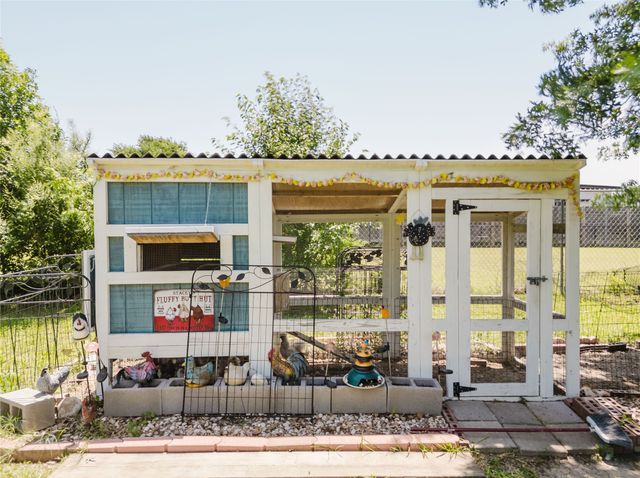 1003 E Burnett Street, Ennis, TX 75119