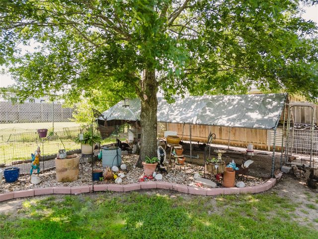 1003 E Burnett Street, Ennis, TX 75119